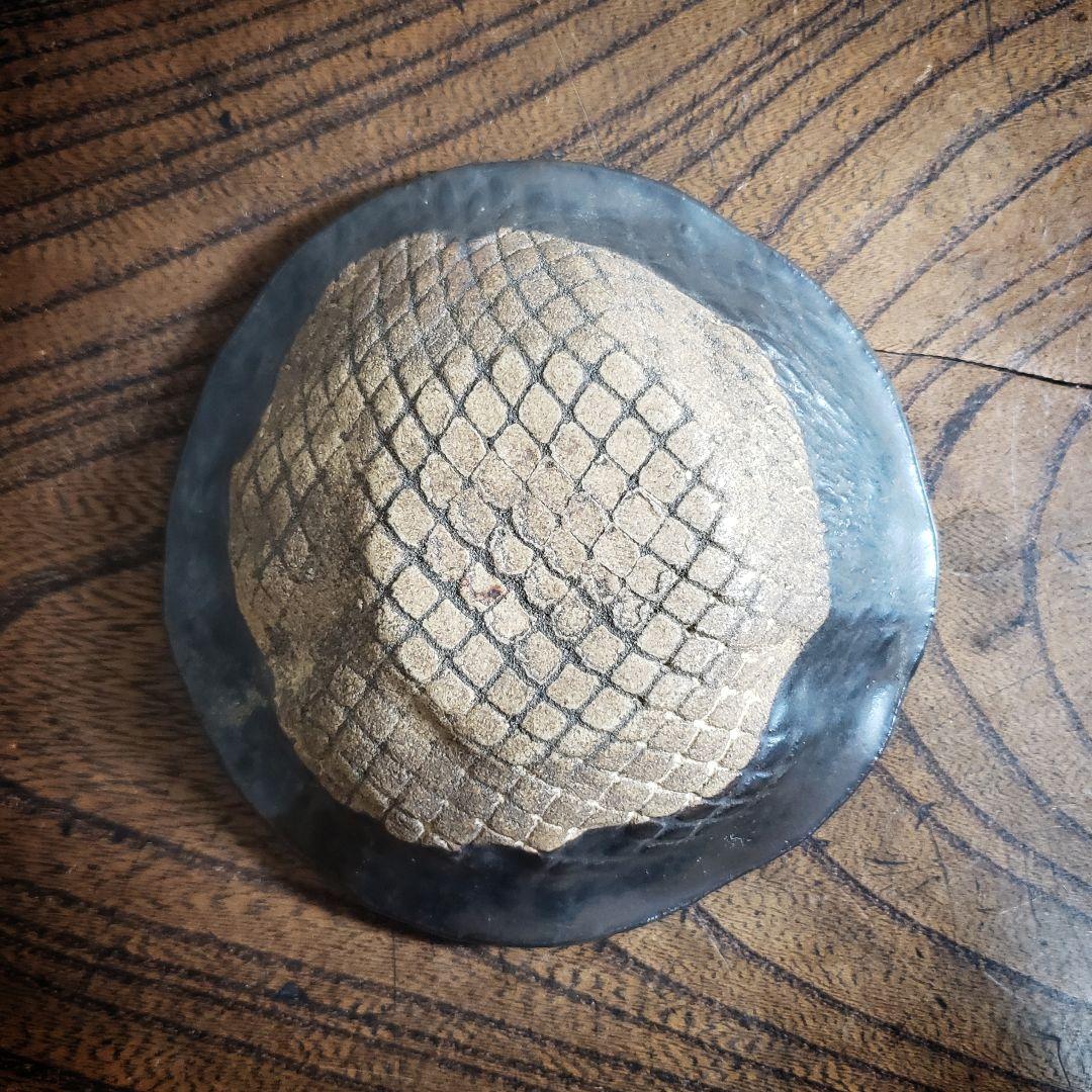 小皿　江戸前期　美濃　瀬戸黒　花型　型押し　蛇肌