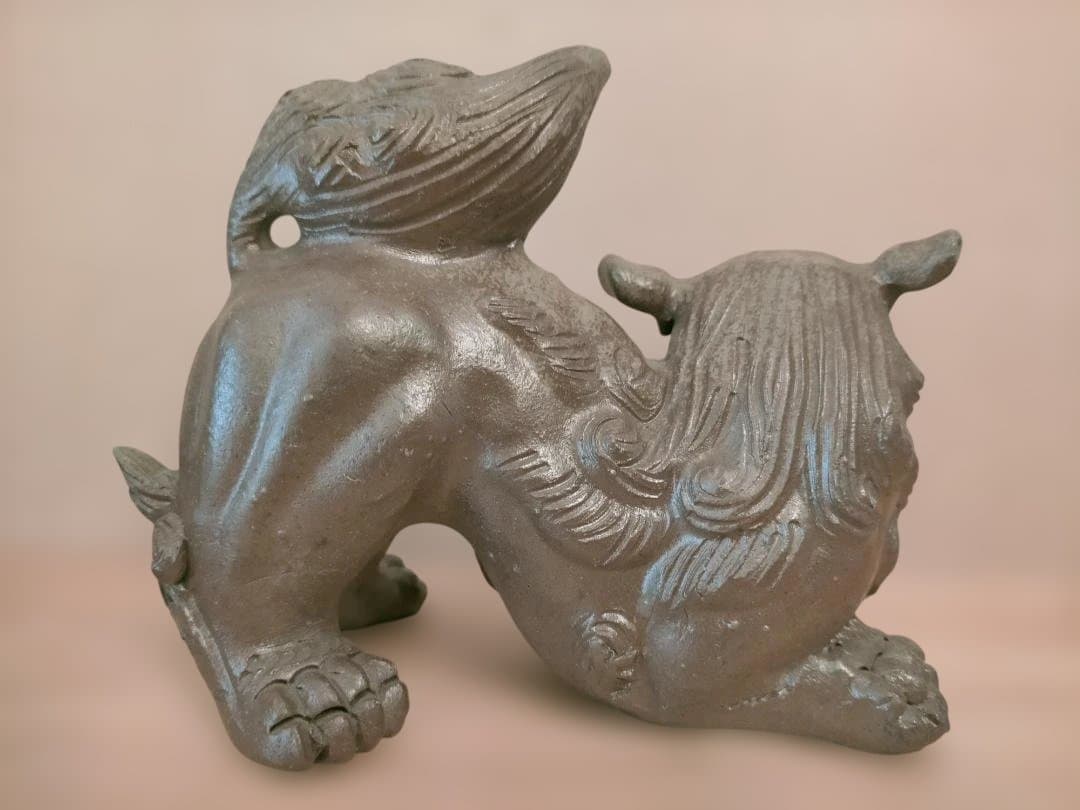 高江洲育男さんのシーサー