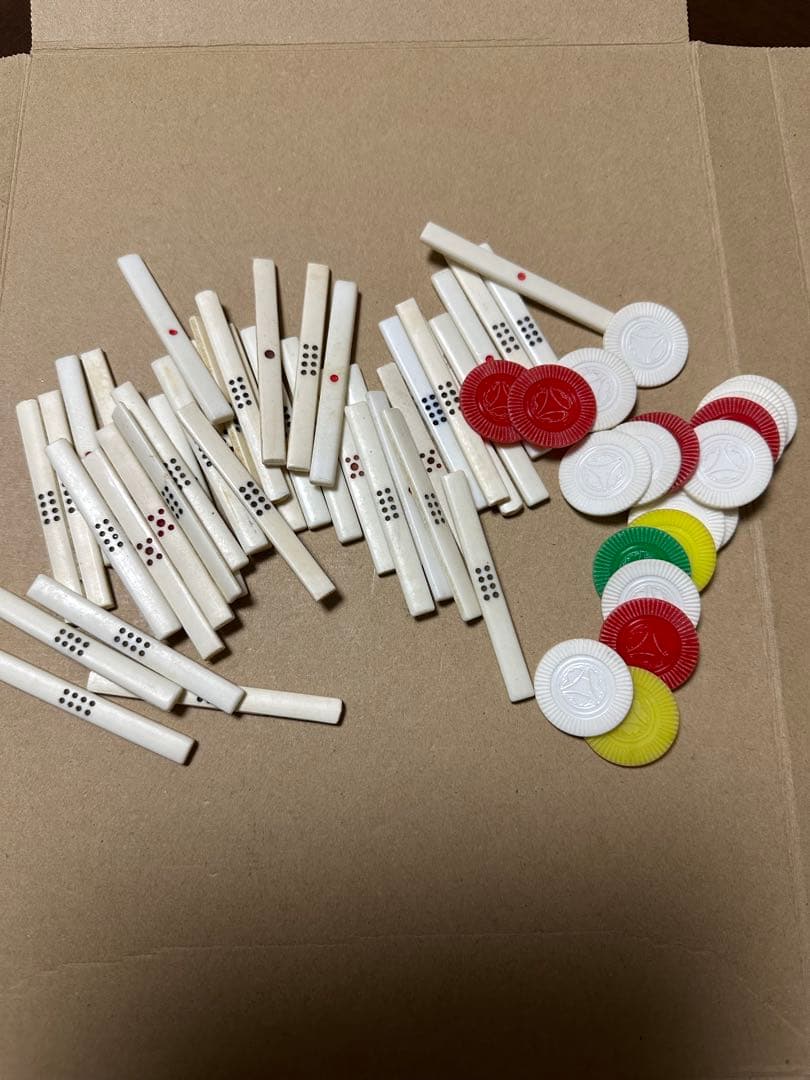 自動麻雀牌 セット古いものです 点棒とチップ、サイコロ