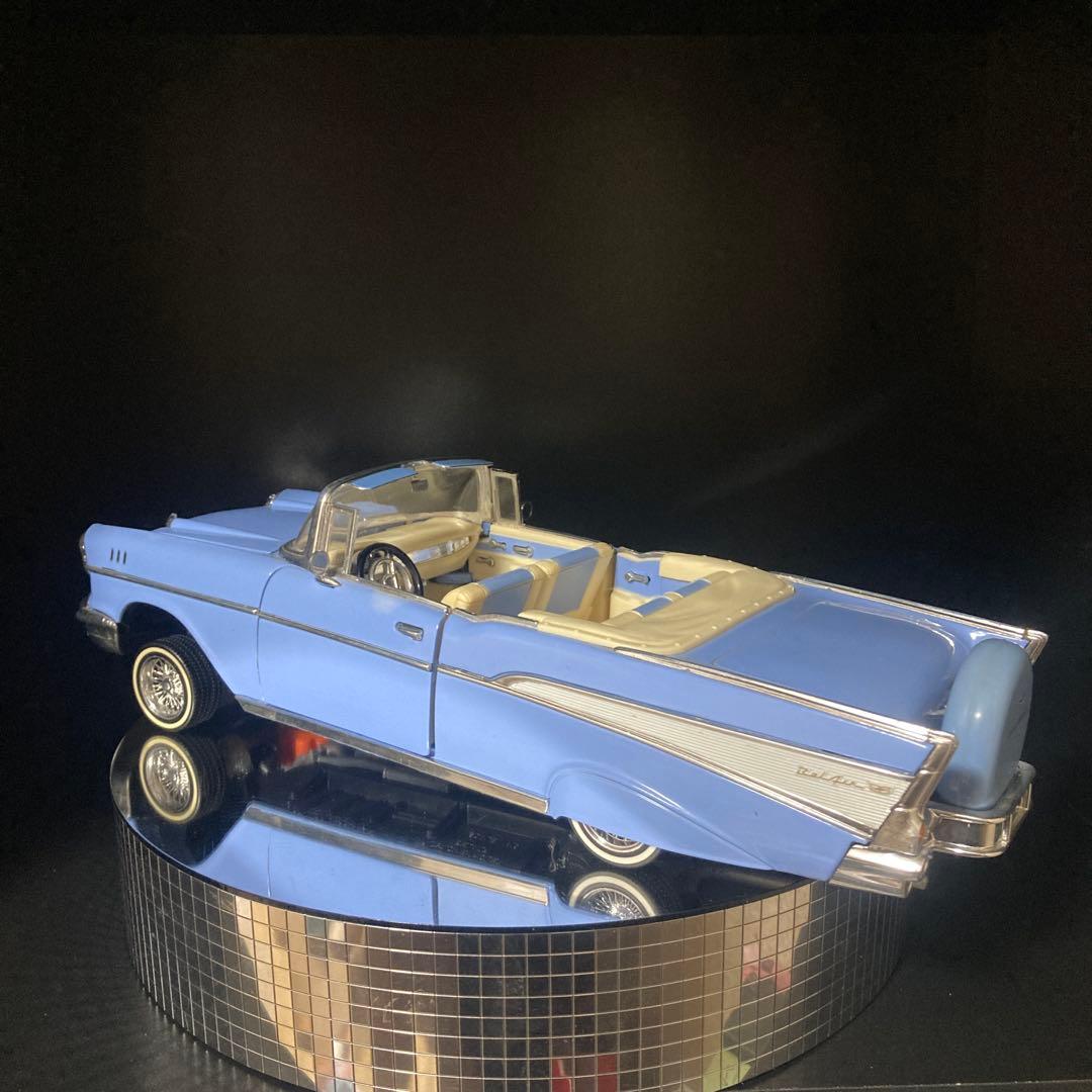 1957年シボレーベルエア　コンバーチブル　ローライダー　カスタム　1/18