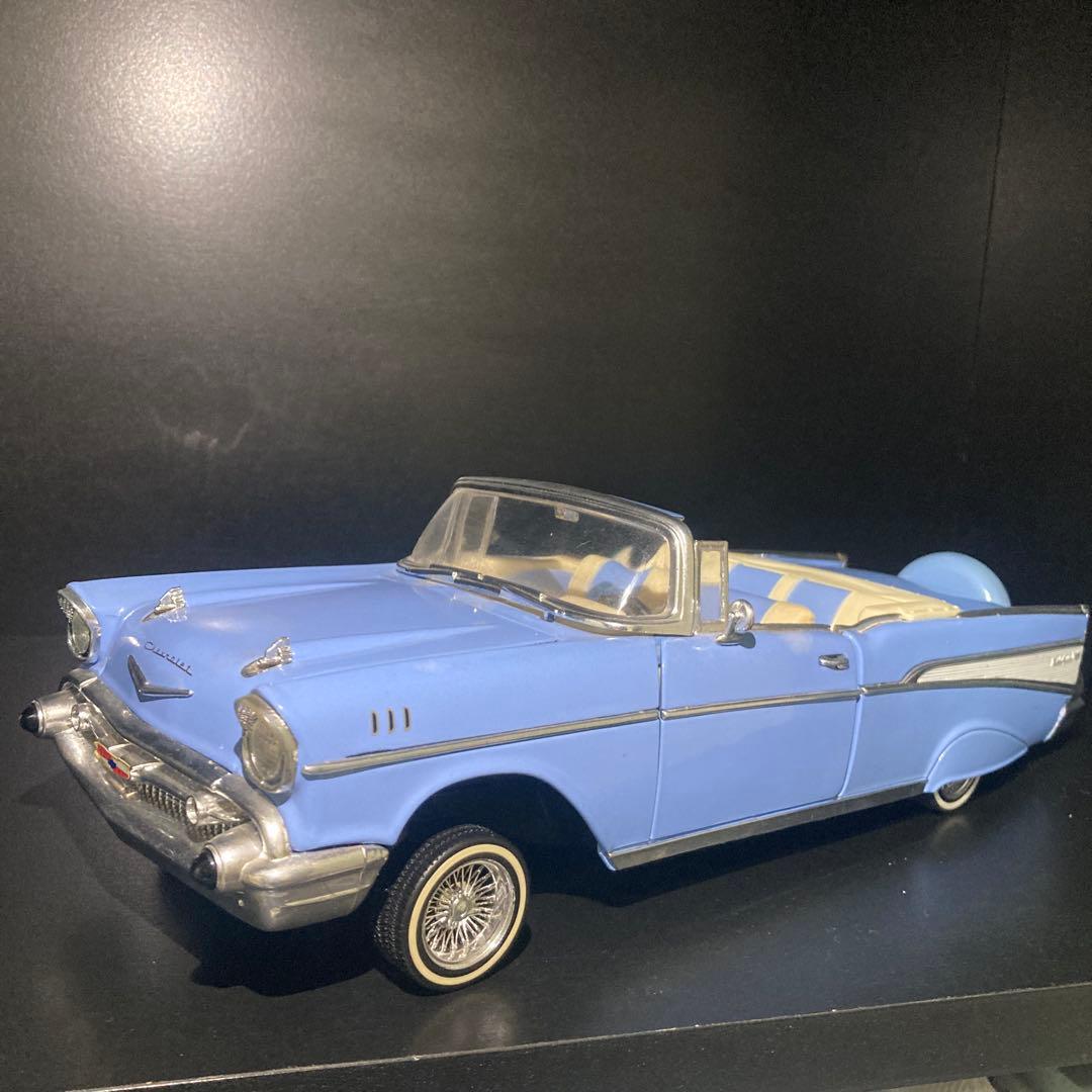 1957年シボレーベルエア　コンバーチブル　ローライダー　カスタム　1/18