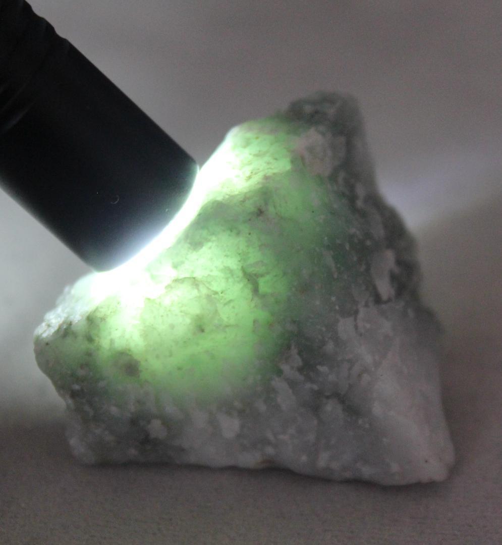 ［透過スカスカのガラス質］糸魚川翡翠 原石 43.5g