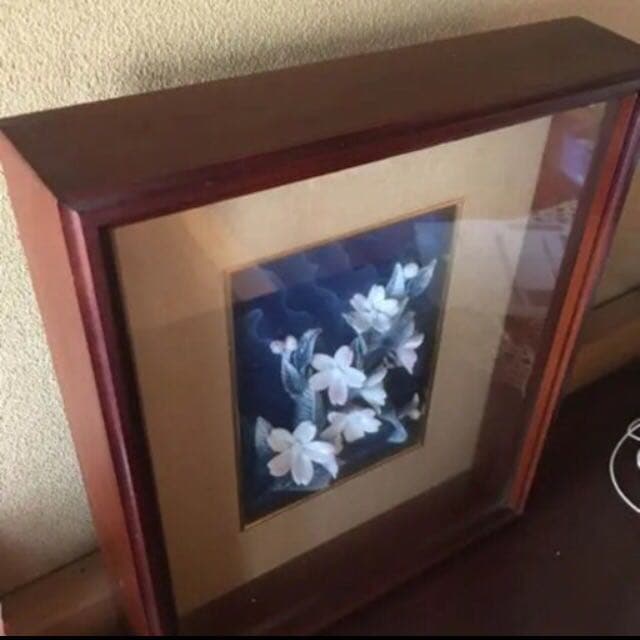 木枠の花の絵画