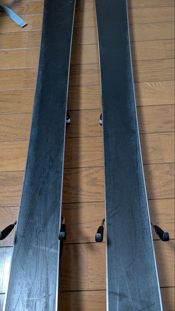 スキー4点セット　スキー、ビンディング、ストック、スキーケース、