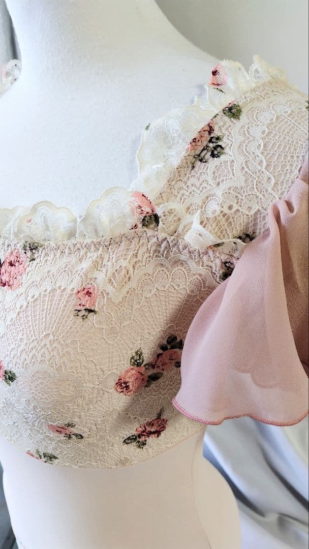 Ｓ～Ｍ／秘密の花園に咲く可憐なピンクの薔薇が可愛いピンクベージュ娘役レオタード