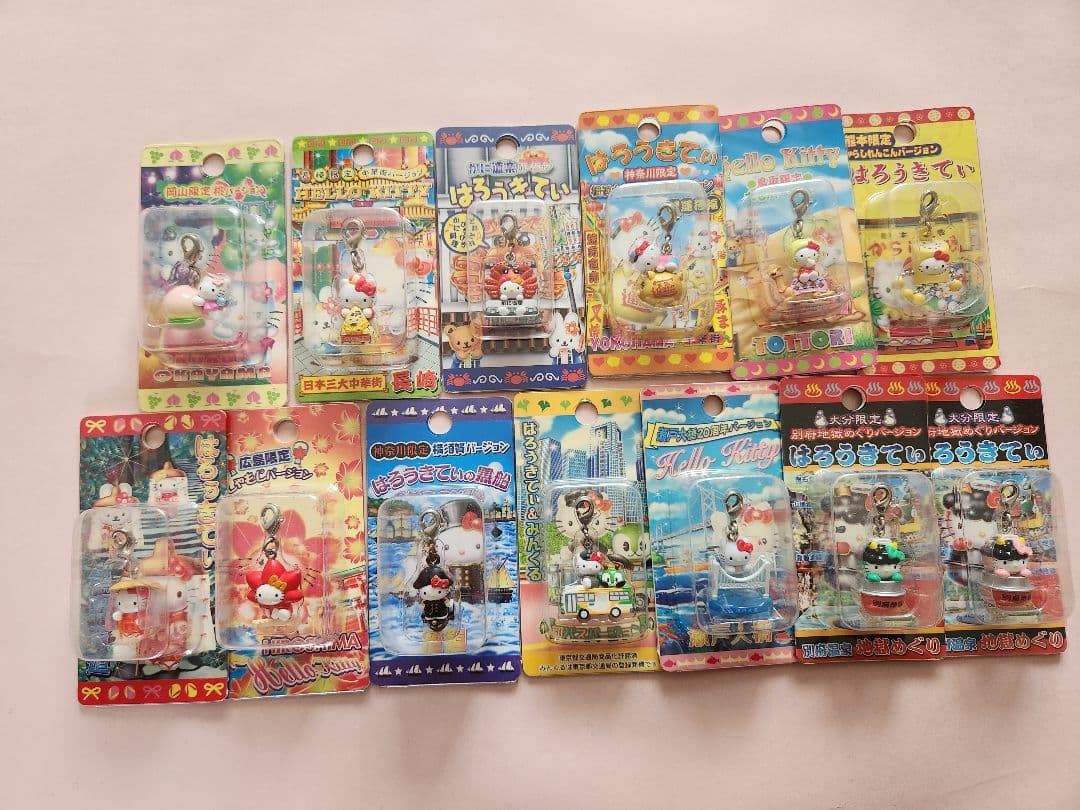 ハローキティご当地キーホルダー、ぬいぐるみ