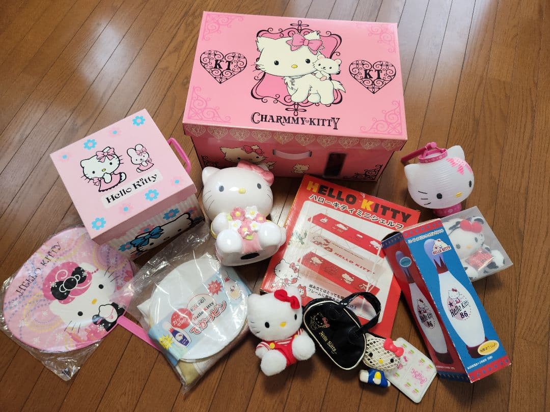 ハローキティご当地キーホルダー、ぬいぐるみ