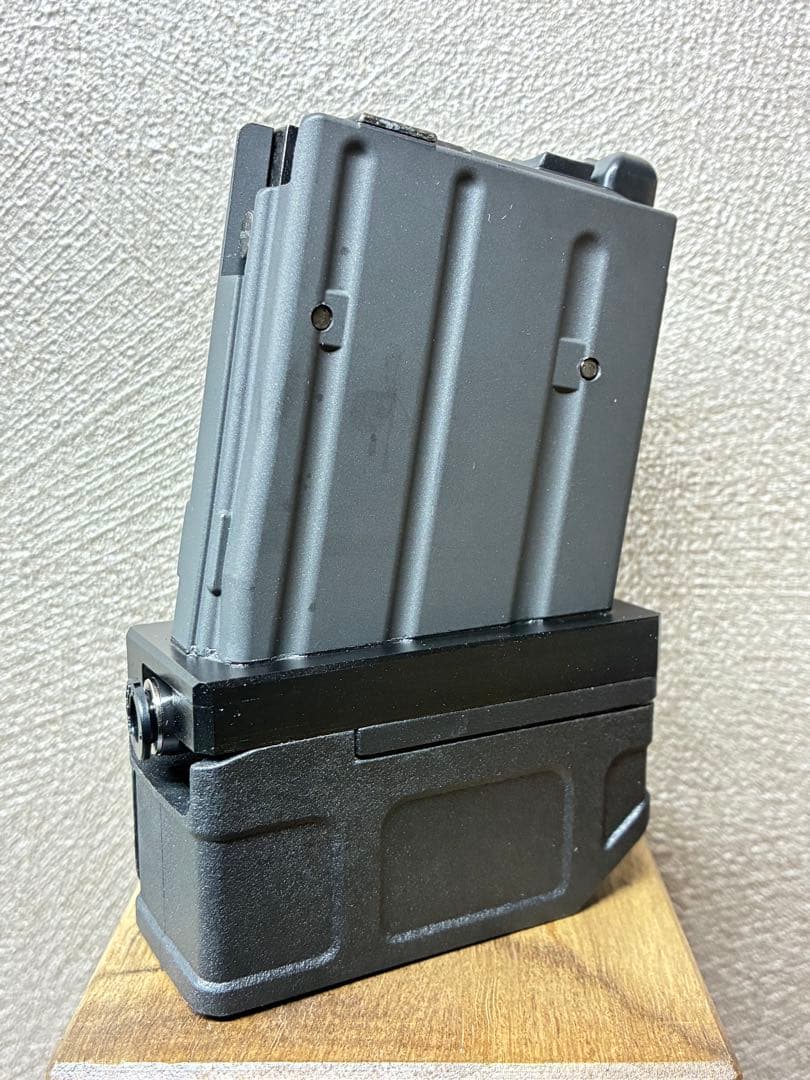 R8-01 東京マルイ GBB M4 マガジンアダプター 外部ソース仕様