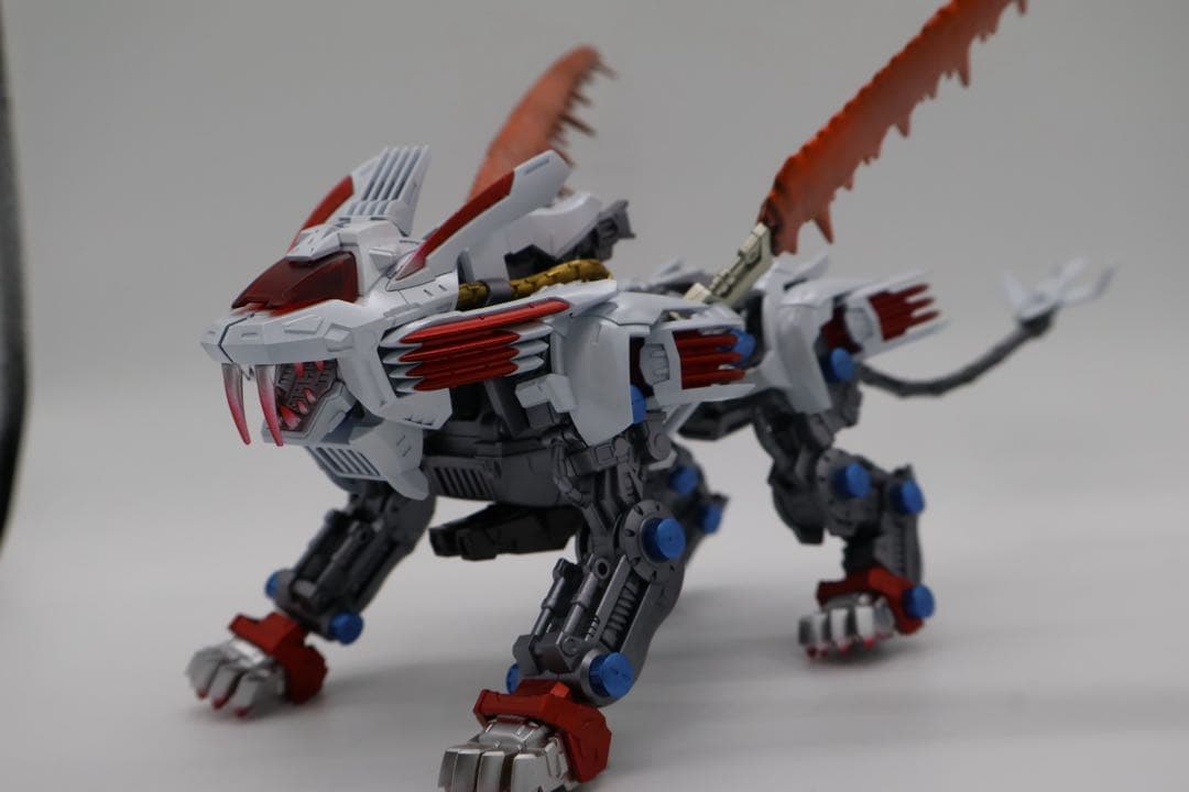 ゾイド　タカラトミー　リアライズ　ブレードライガー