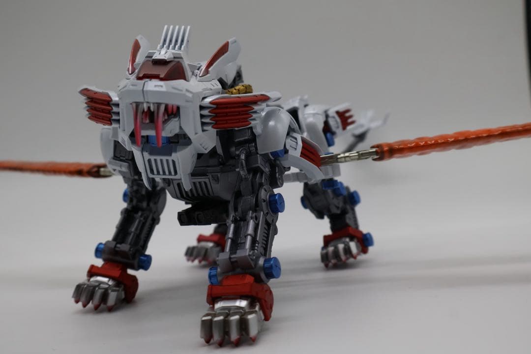 ゾイド　タカラトミー　リアライズ　ブレードライガー