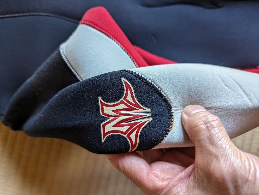 マーシャス　サーフィン　カヌー　保温スーツ　試着のみ　裏側アルミ色の保温素材