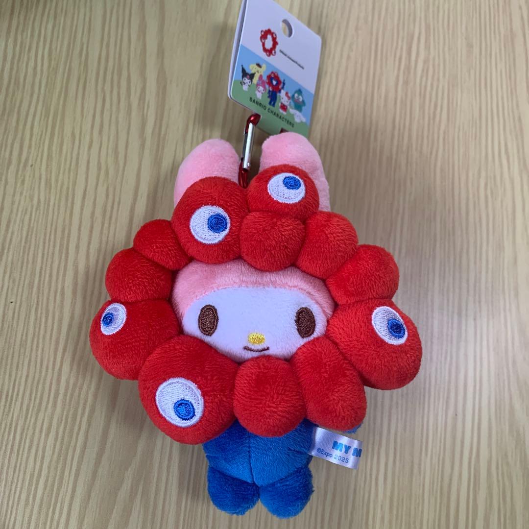 ミャクミャク　なりきりぬいぐるみ　マイメロ　カラビナ付き　万博会場限定カラー