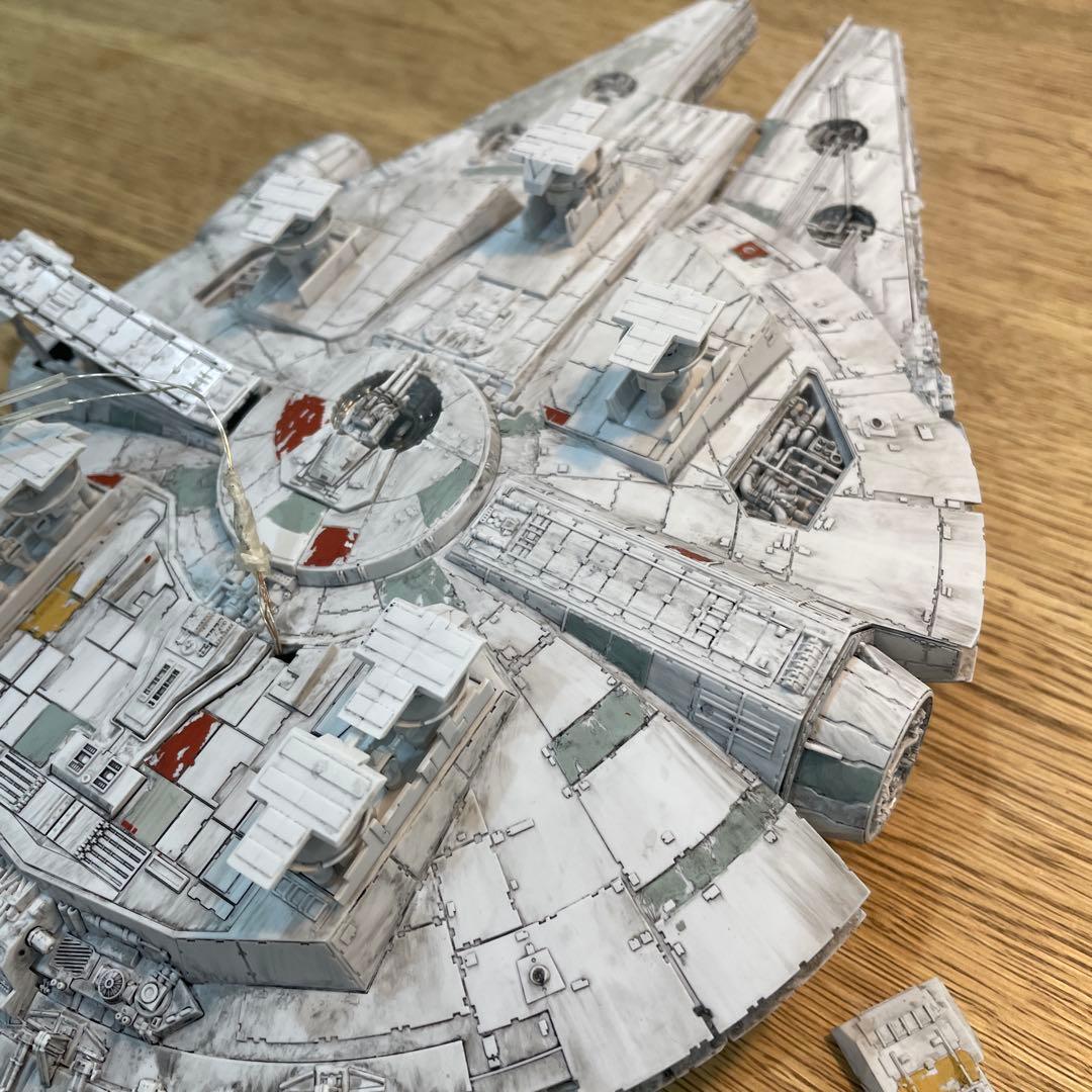 ミレニアム・ファルコン 1/144 LEDライト付き