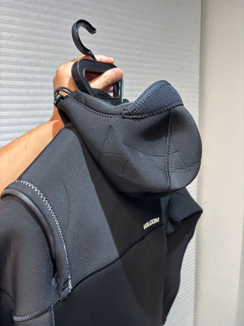 新品VOLCOM ボルコム セミドライ 5ミリフード 真冬ウェットスーツメンズL