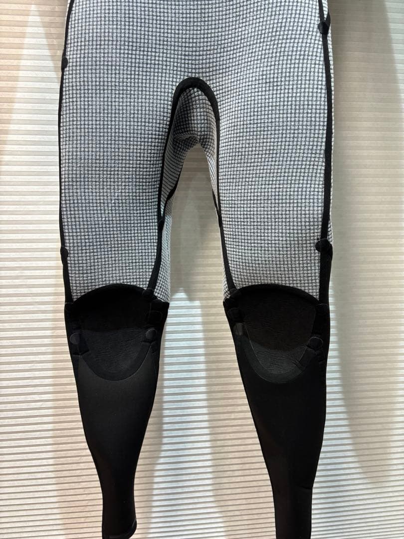 新品VOLCOM ボルコム セミドライ 5ミリフード 真冬ウェットスーツメンズL