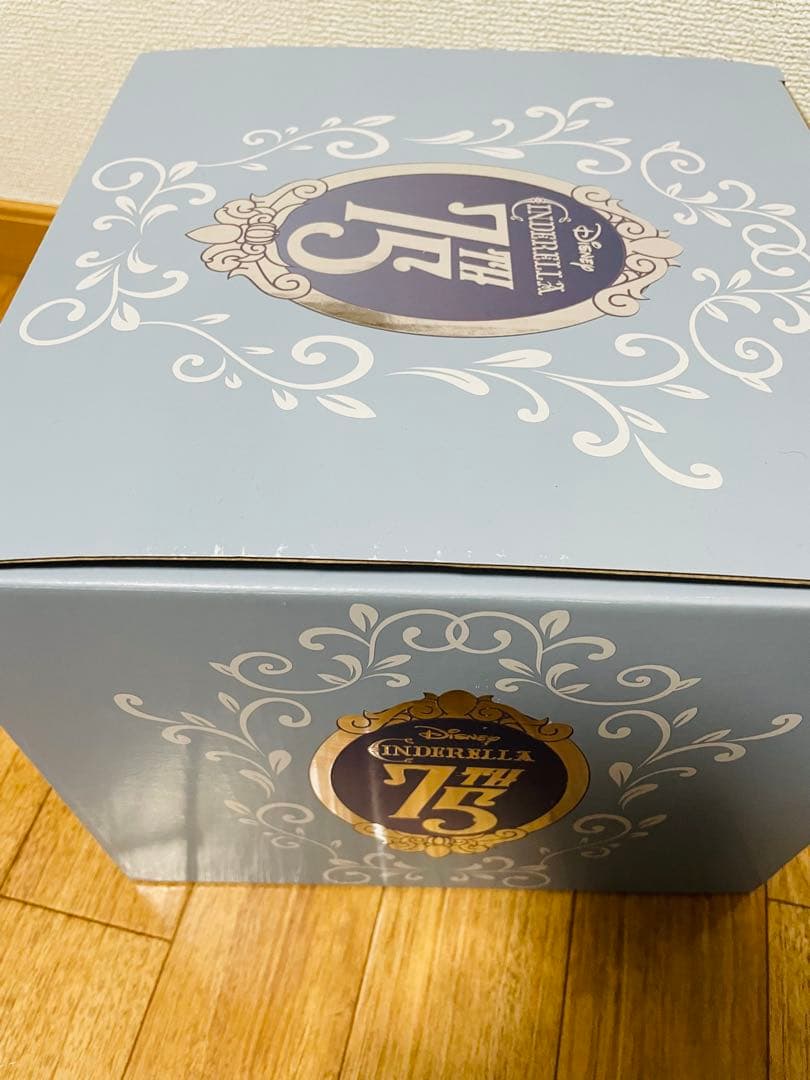 ディズニーストア シンデレラ フィギュア ライトアップ ガラスの靴 75th