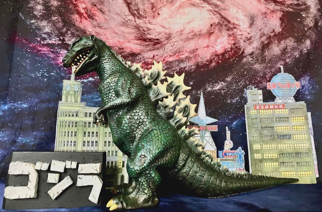 ウロコ・ゴジラ雛型レジンキット& 銀座書き割りセット完成品&特製ゴジラプレート￼