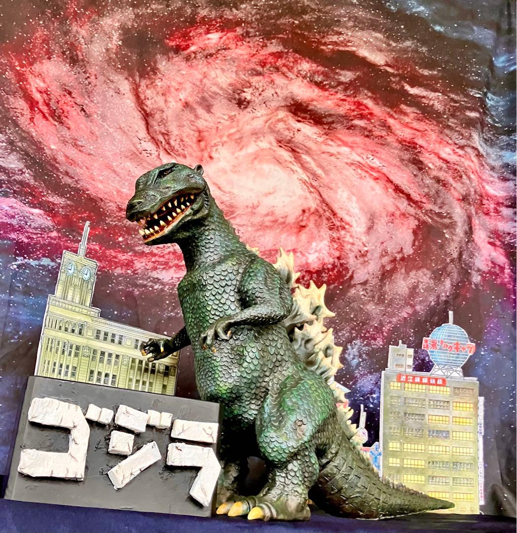 ウロコ・ゴジラ雛型レジンキット& 銀座書き割りセット完成品&特製ゴジラプレート￼
