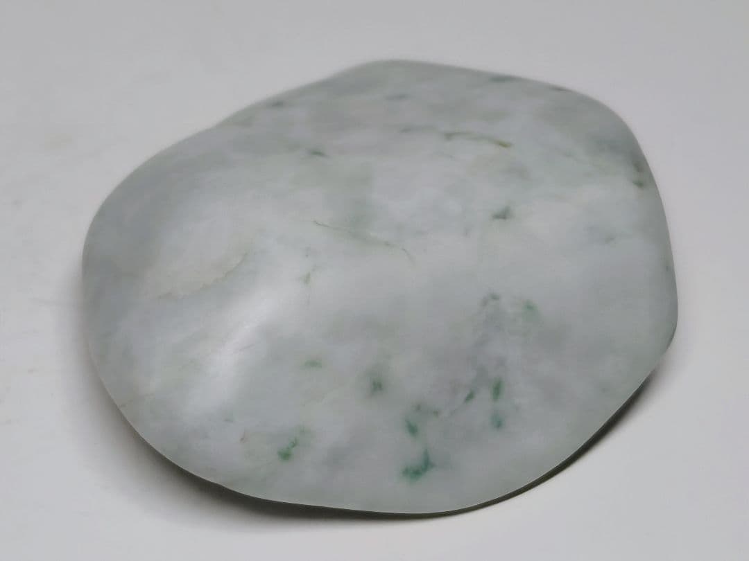 糸魚川158 翡翠 121g ヒスイ 原石 鑑賞石 自然石 誕生石 鉱物 鉱石