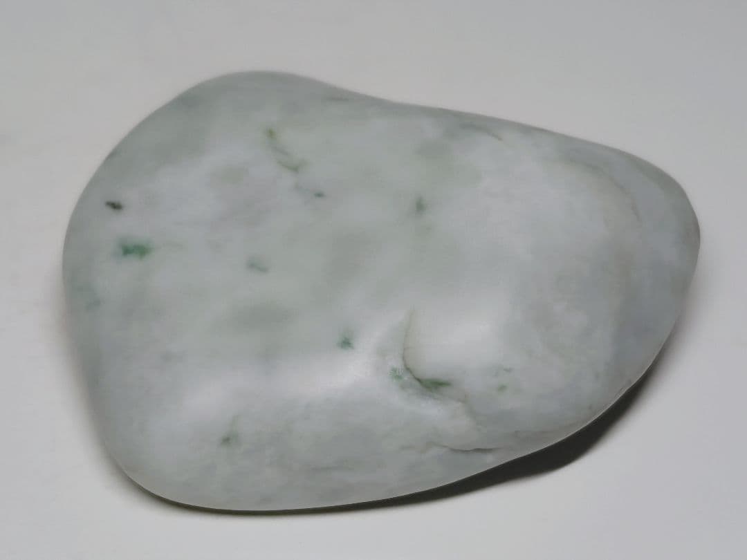 糸魚川158 翡翠 121g ヒスイ 原石 鑑賞石 自然石 誕生石 鉱物 鉱石