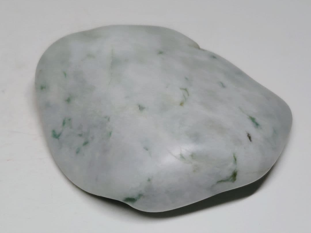 糸魚川158 翡翠 121g ヒスイ 原石 鑑賞石 自然石 誕生石 鉱物 鉱石