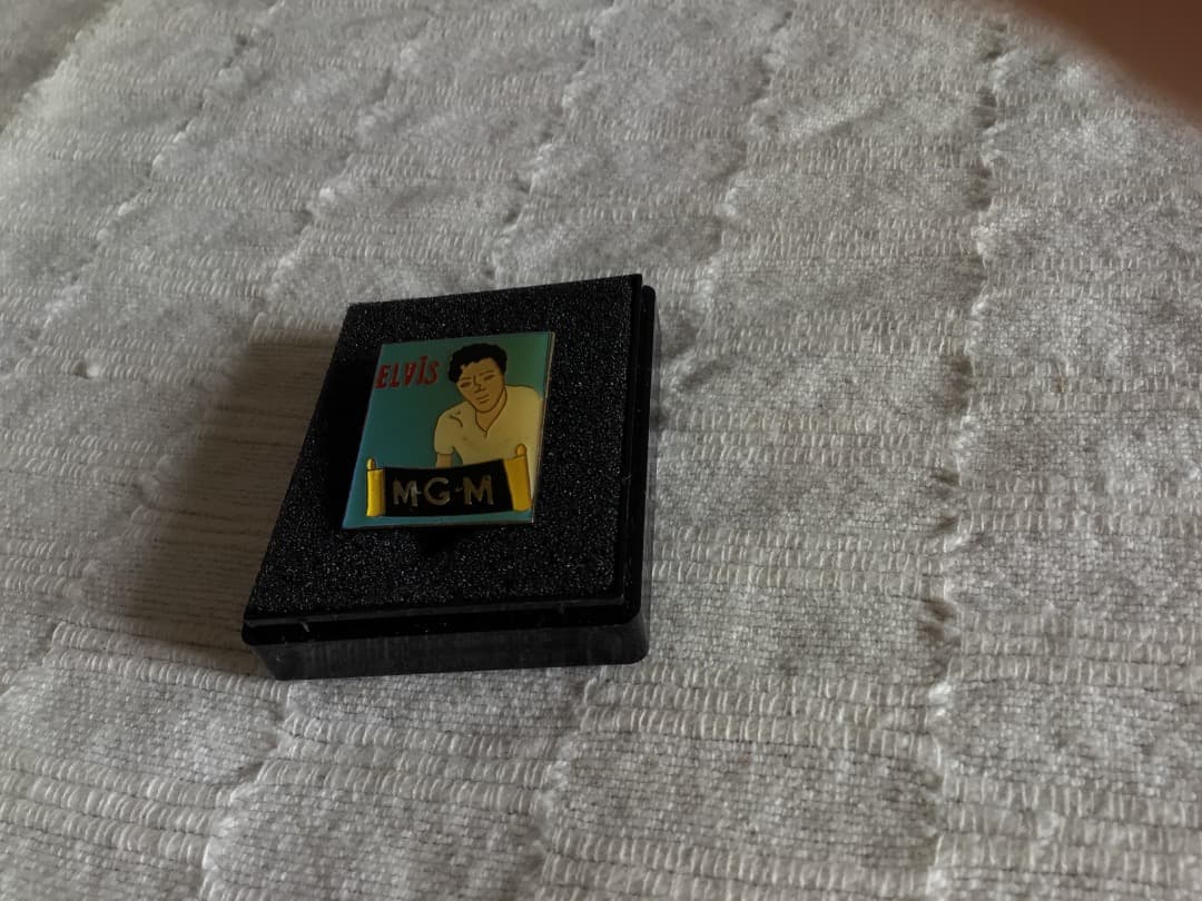 ELVIS MGM ピンバッジ　希少　エルビスプレスリー　ELVIS　ピンバッジ