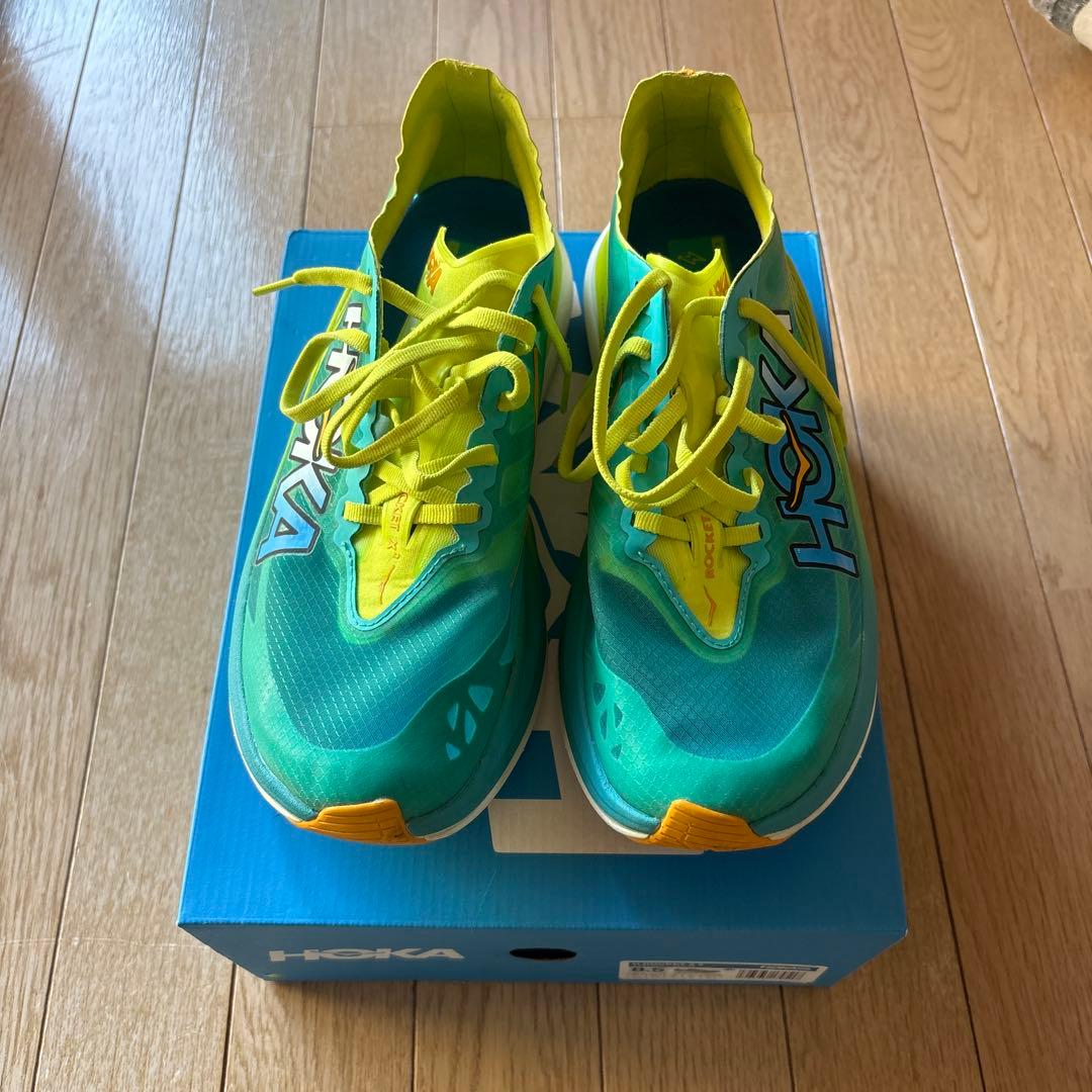 ホカオネオネ　ロケットカーボンエックス2