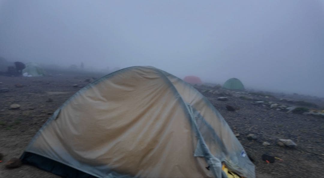 CAINE 軽いドーム型キャンプテント 2人