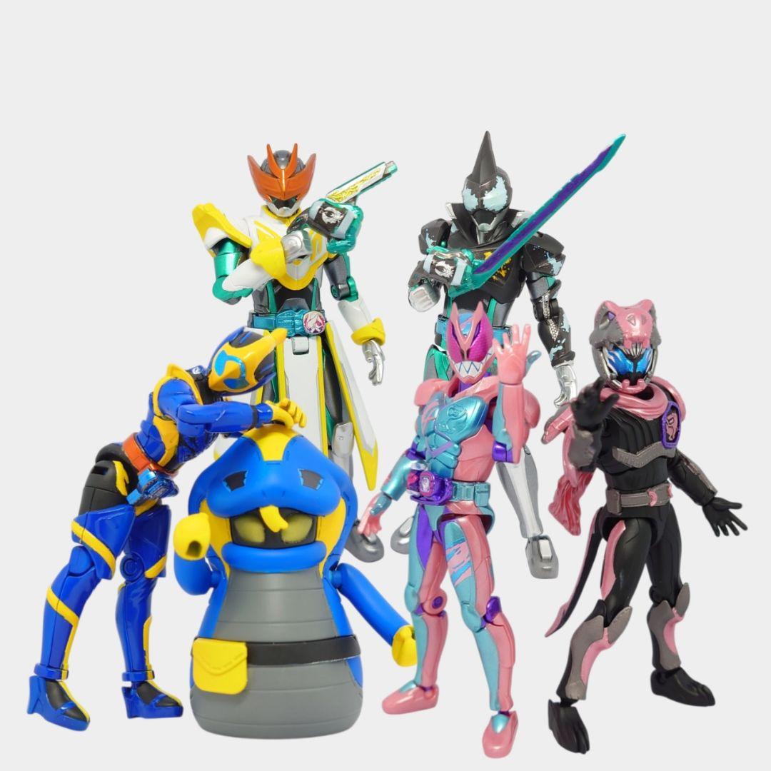 装動　仮面ライダーリバイス　塗装品