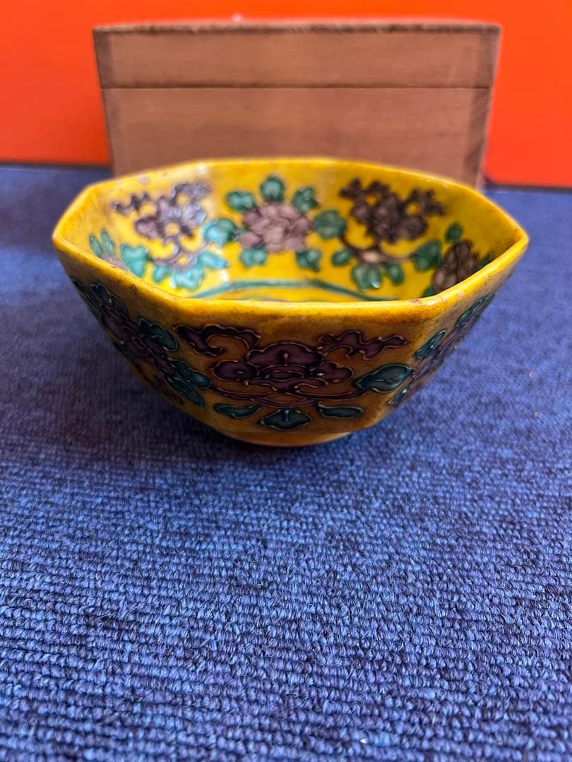 927 中国　骨董　粉彩花唐草文八方鉢　時代物