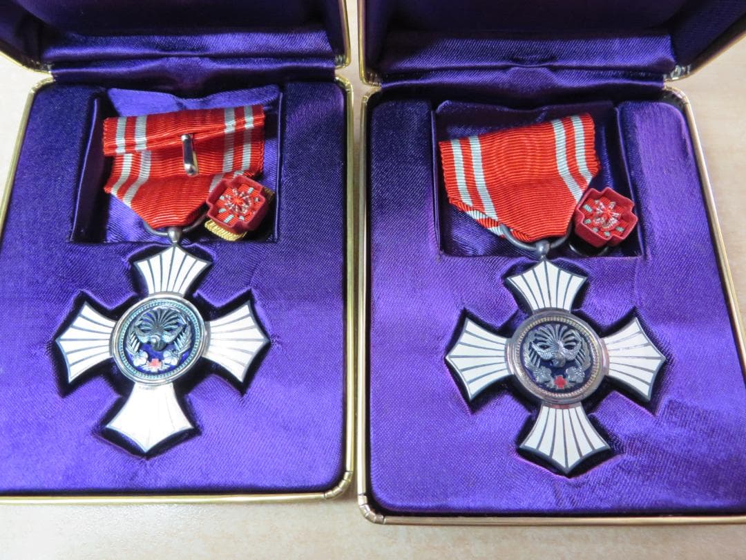 日本赤十字社　有功章勲章　明治21年　略綬ケース付き　2個セット