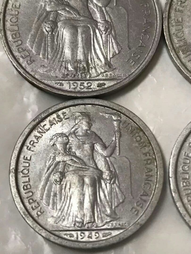 フランス1952年と1949年　２枚ずつ