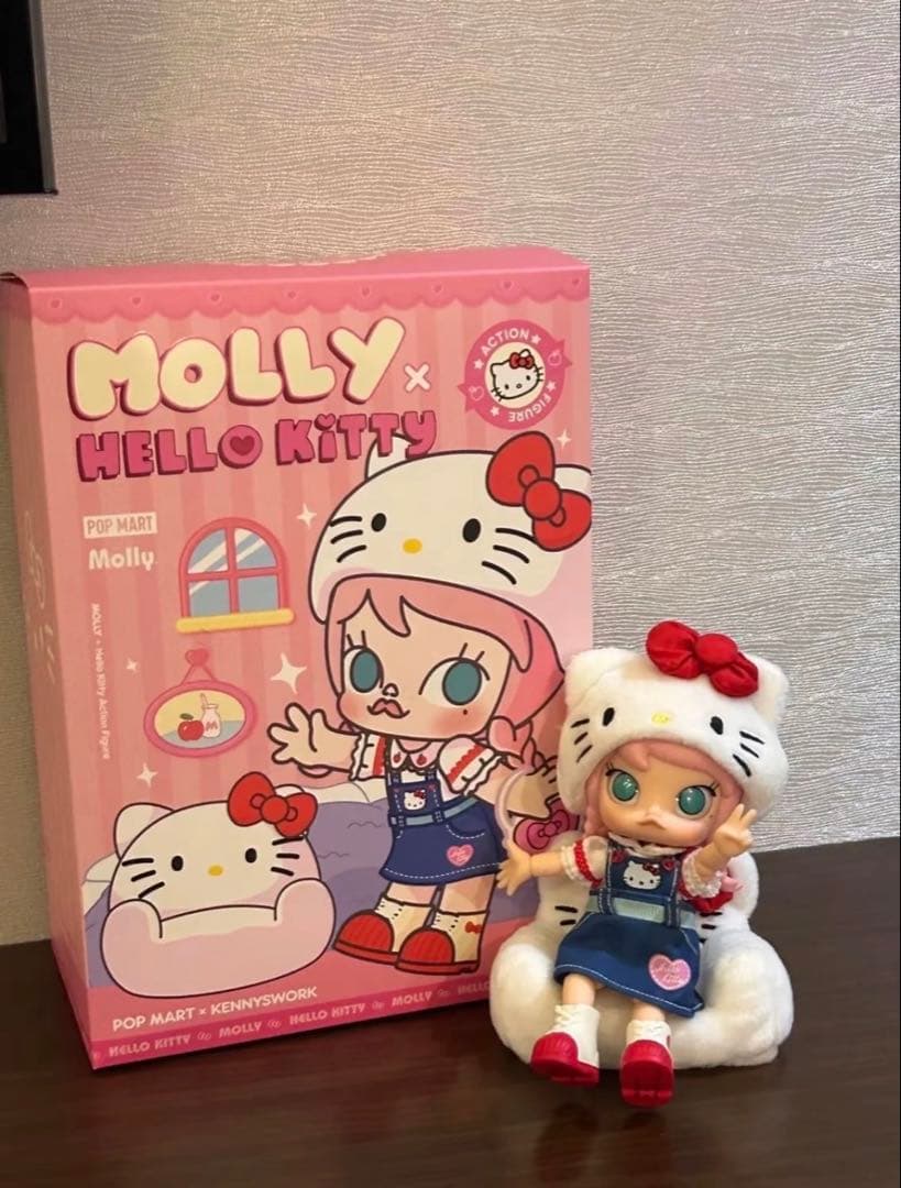 POP MART MOLLY × ハローキティ アクションフィギュア 限定版