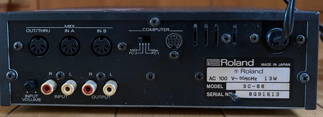 RolandのSOUND Canvas sc-88 （MIDIケーブル1本付）