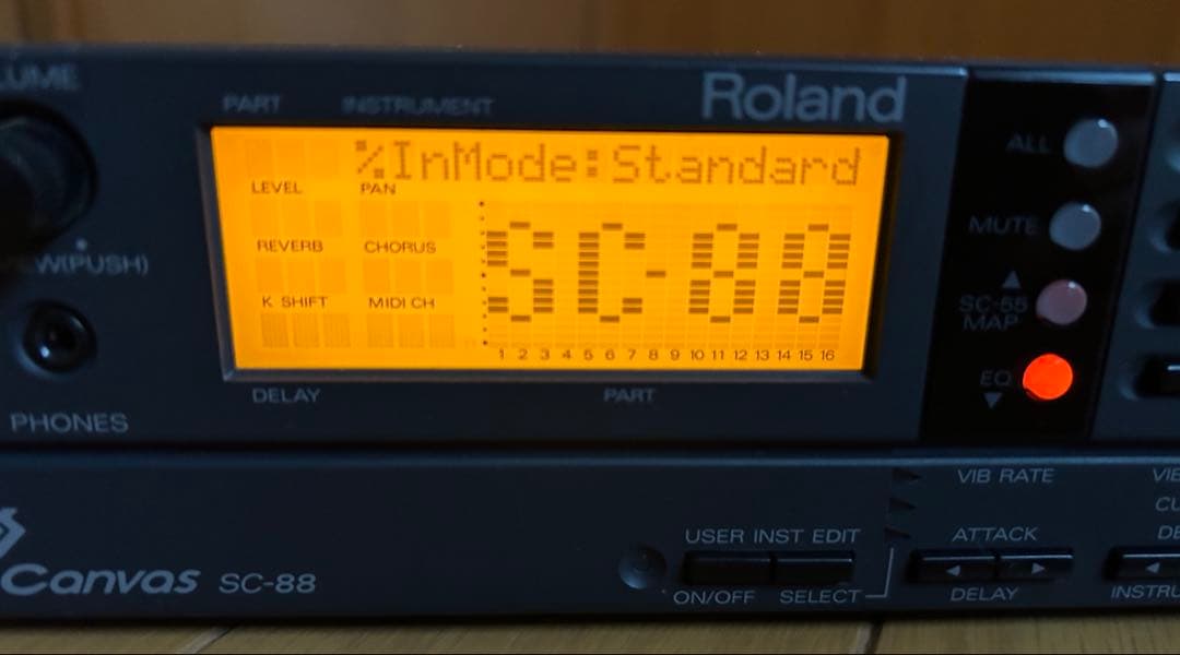 RolandのSOUND Canvas sc-88 （MIDIケーブル1本付）