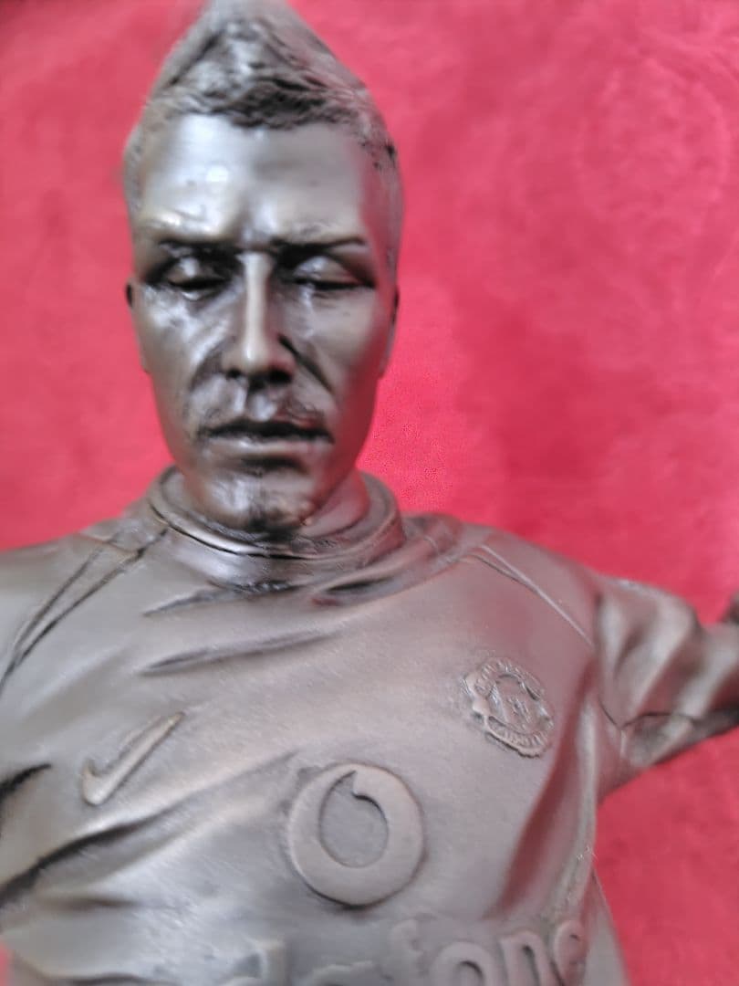 デビッド・ベッカム ブロンズ像