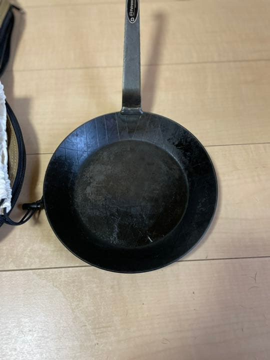 petoromaxシュミーデアイゼンフライパン　BALLISTICSケース付き