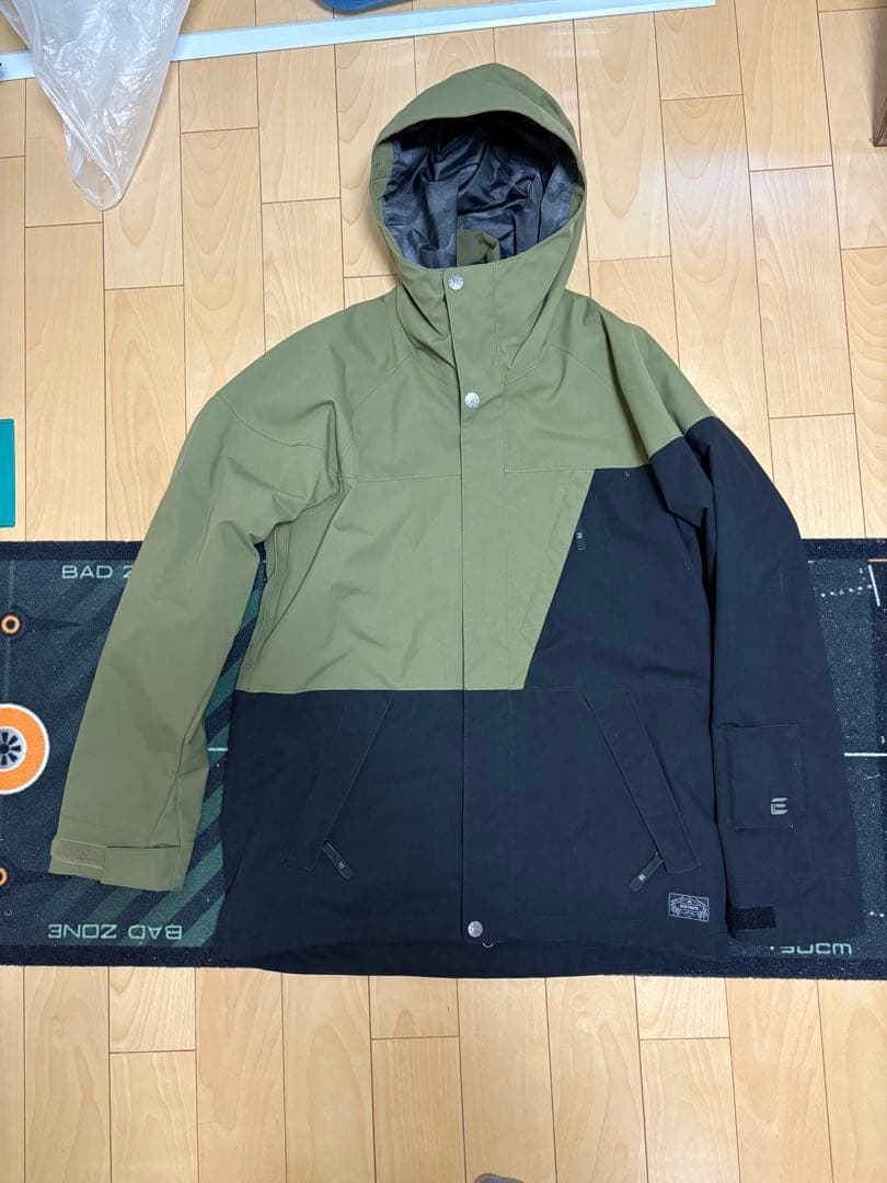 ESTVIO スノーボードウェアセット（ジャケット＆パンツ）