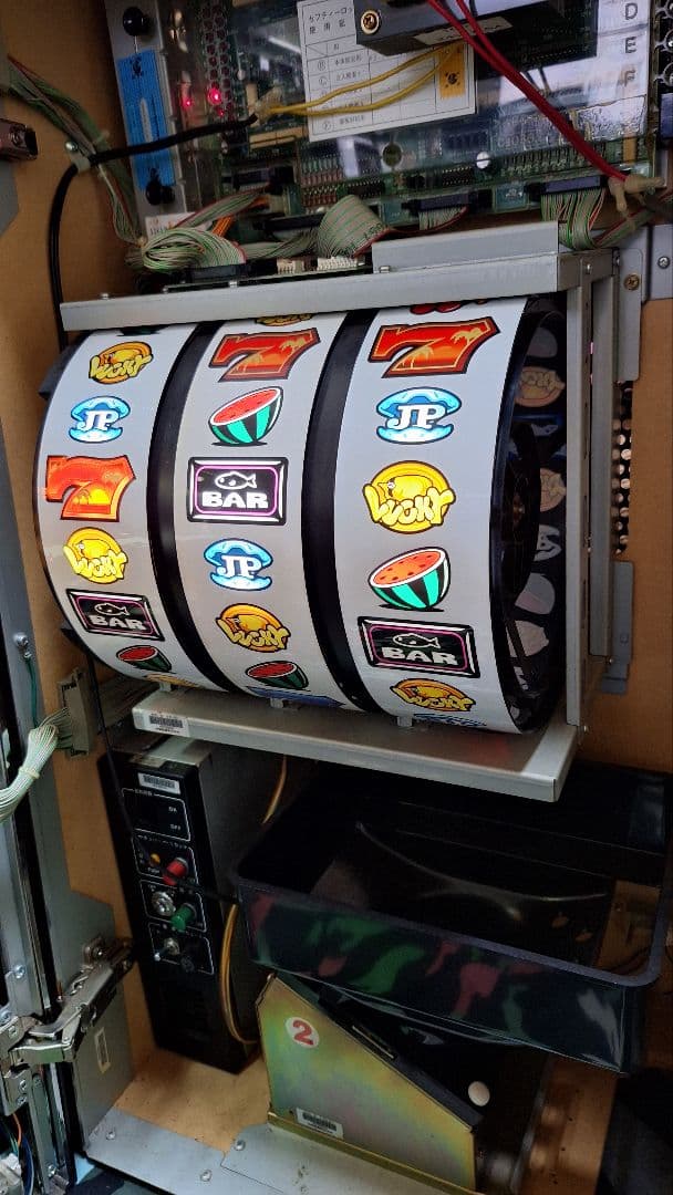 ヤマサ 海一番 パチスロ実機　ドアキー、設定キー、ボリューム付き。発送料込み！