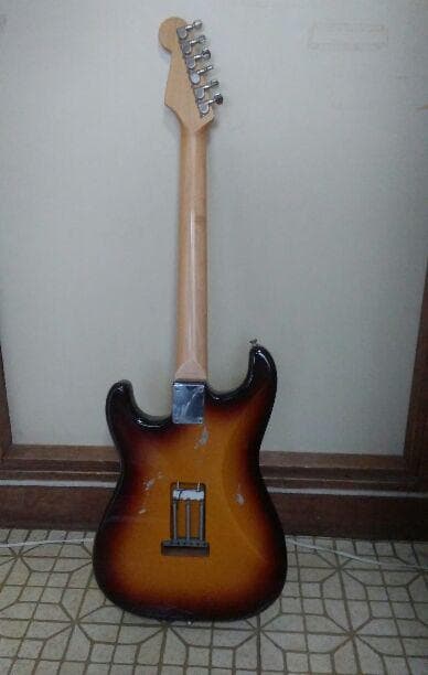 フェンダージャパン　サンバースト　ストラト