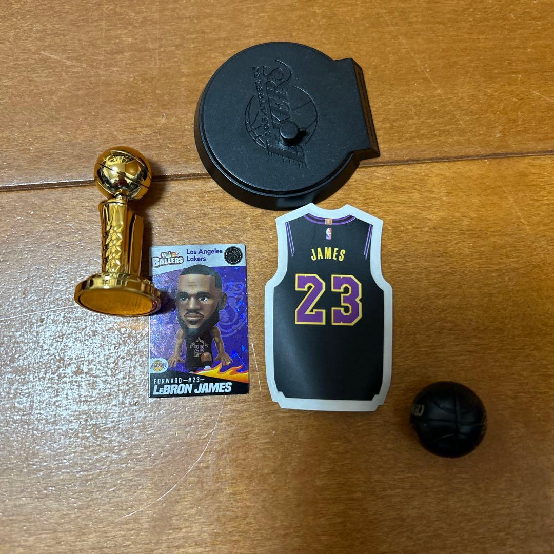 NBA Ballers フィギュア　レブロンジェームズ