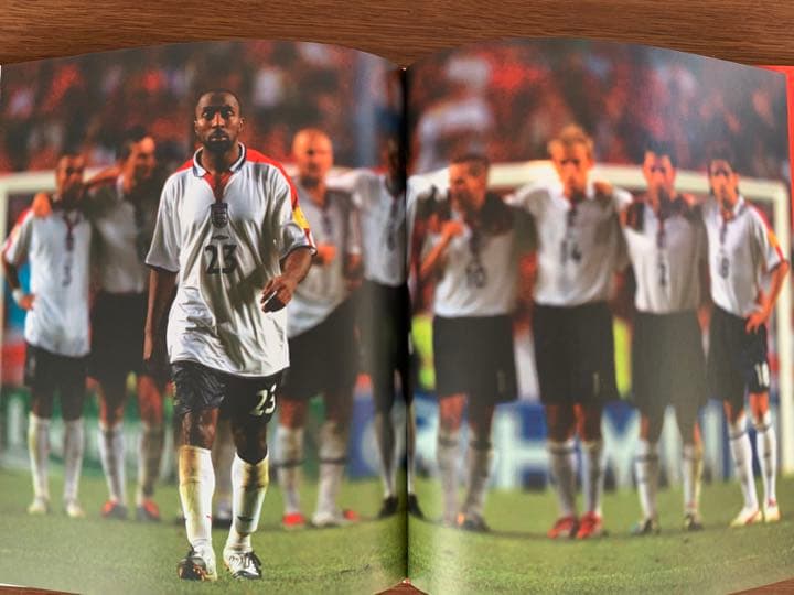 本 An England Fans' View of EURO 2004