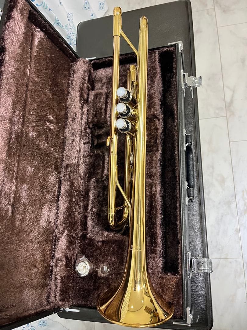 ゴールド トランペット 3バルブ ケース付き