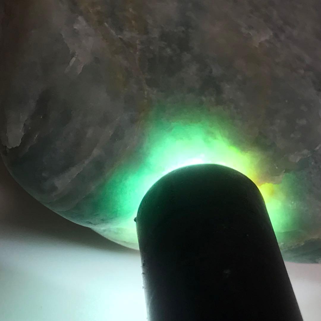 糸魚川翡翠　青　海石　199g