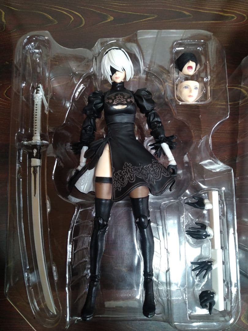 カチューシャプレイアーツ改　ニーアオートマタ 2B Deluxe Ver