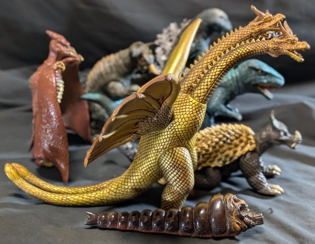 昭和ゴジラ・キングギドラ・ゴロザウルス・バラゴン他（バンダイ）ソフビ７体セット