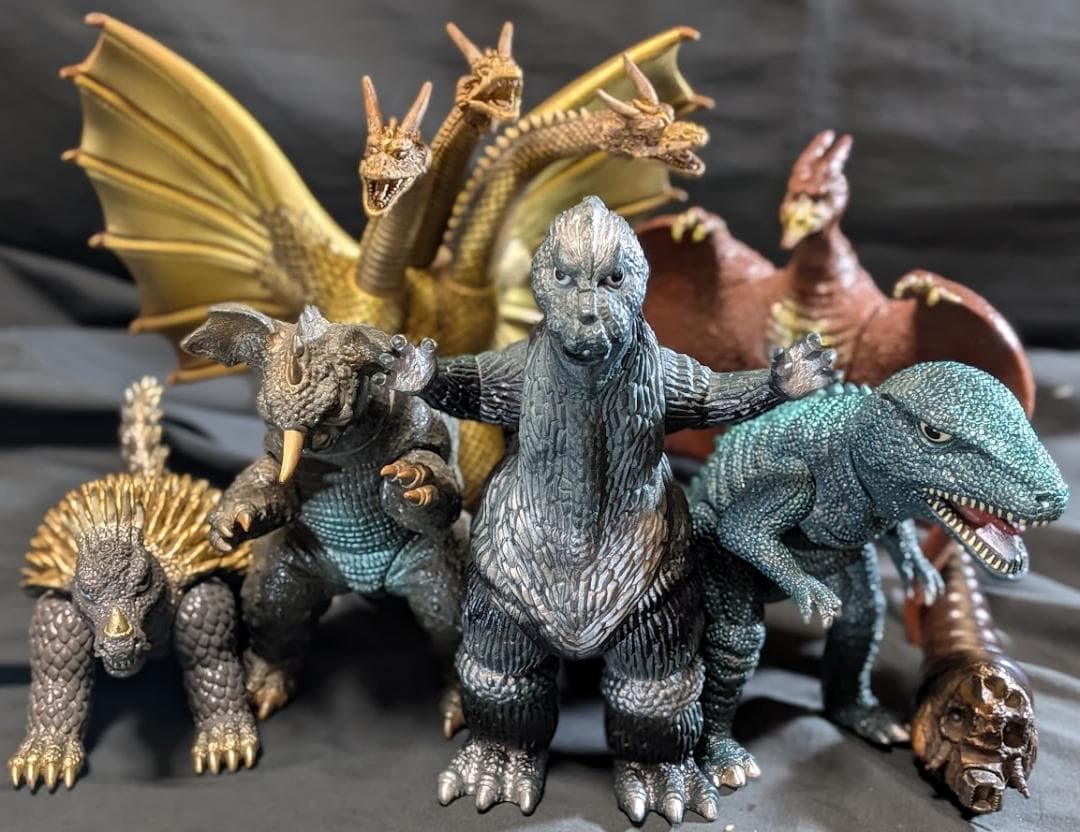 昭和ゴジラ・キングギドラ・ゴロザウルス・バラゴン他（バンダイ）ソフビ７体セット