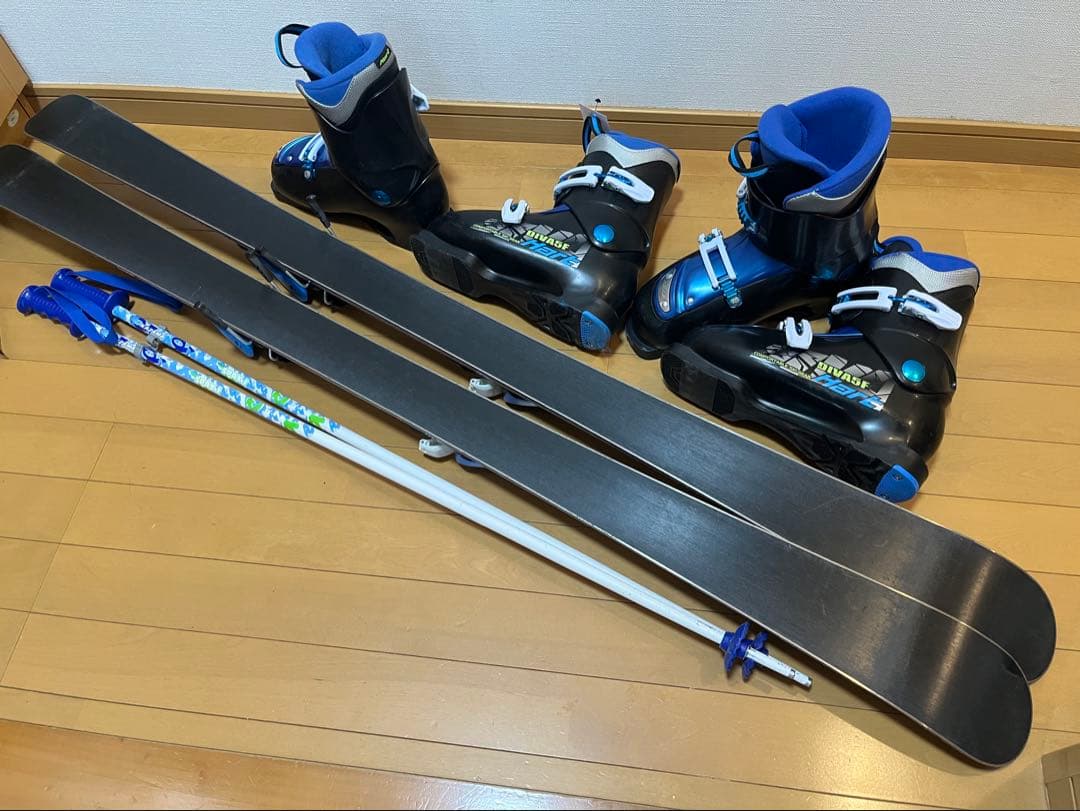美品 ジュニア用スキー 板138cm 身長125〜145cmくらい ブーツ24
