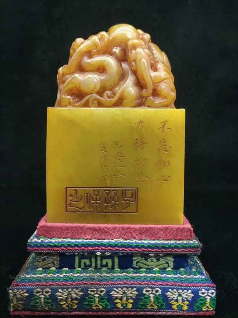 中国古美術・珍蔵木の箱付・寿山石の印鑑・元の原石・寿山石・文房具・天然石・細密彫