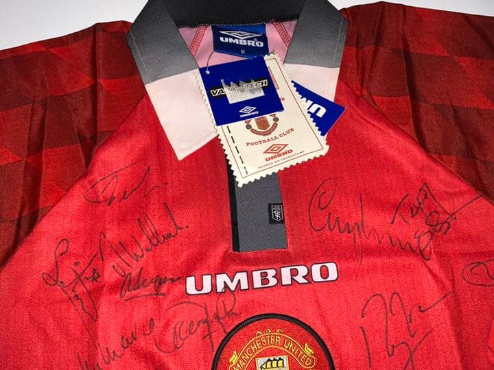 マンチェスターユナイテッド　99年来日メンバーサイン入り